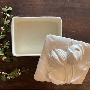 🌷Large Tulip Relief Trinket Box